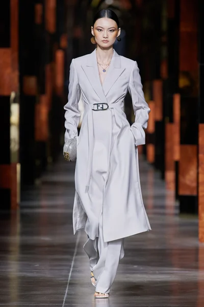 Look 17
